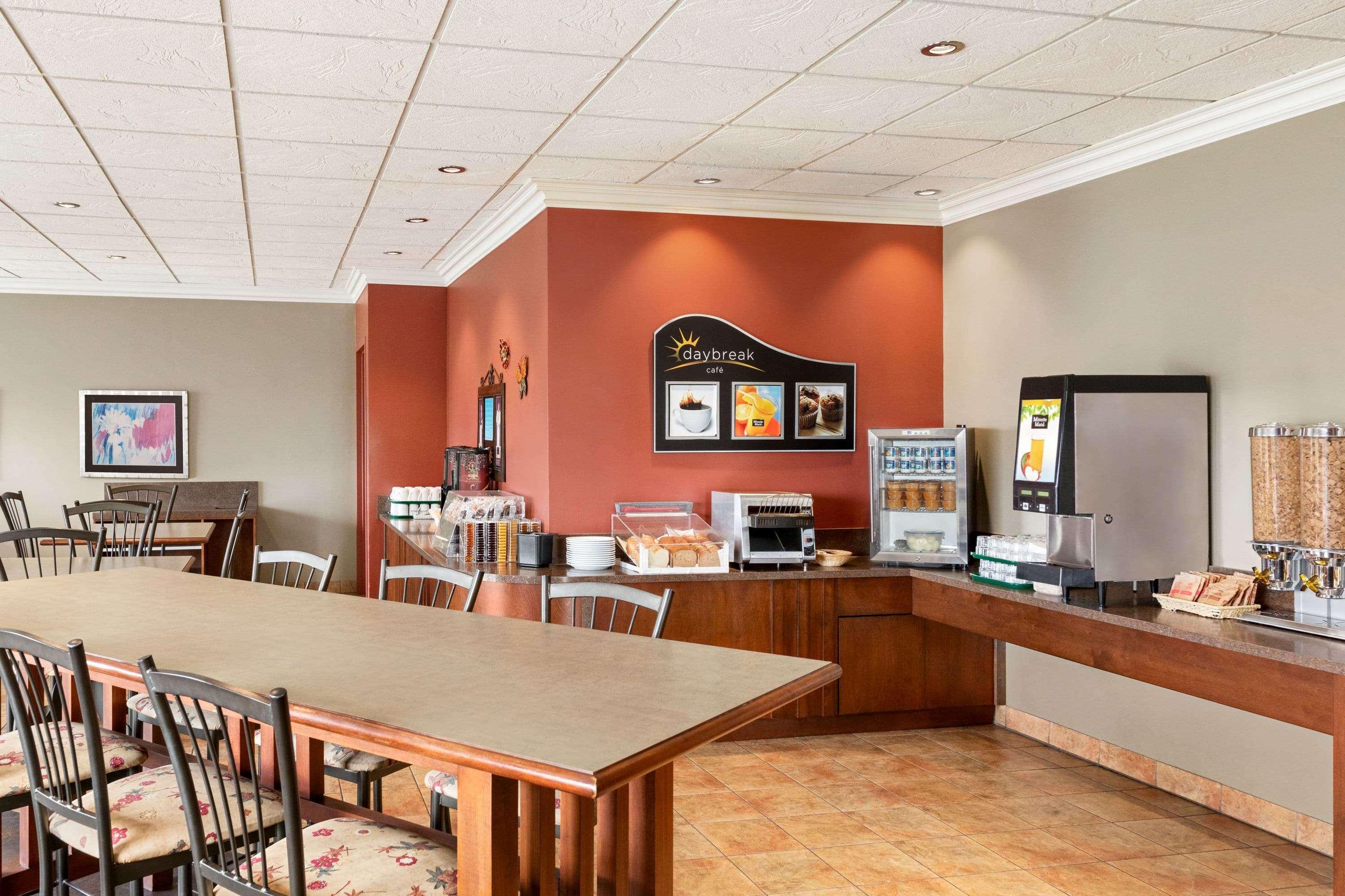 Days Inn By Wyndham Montmagny Exterior foto